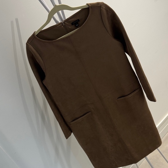 🍑 Ann Taylor Camel ‘Suede’ Dress 🍑 - Picture 3 of 13